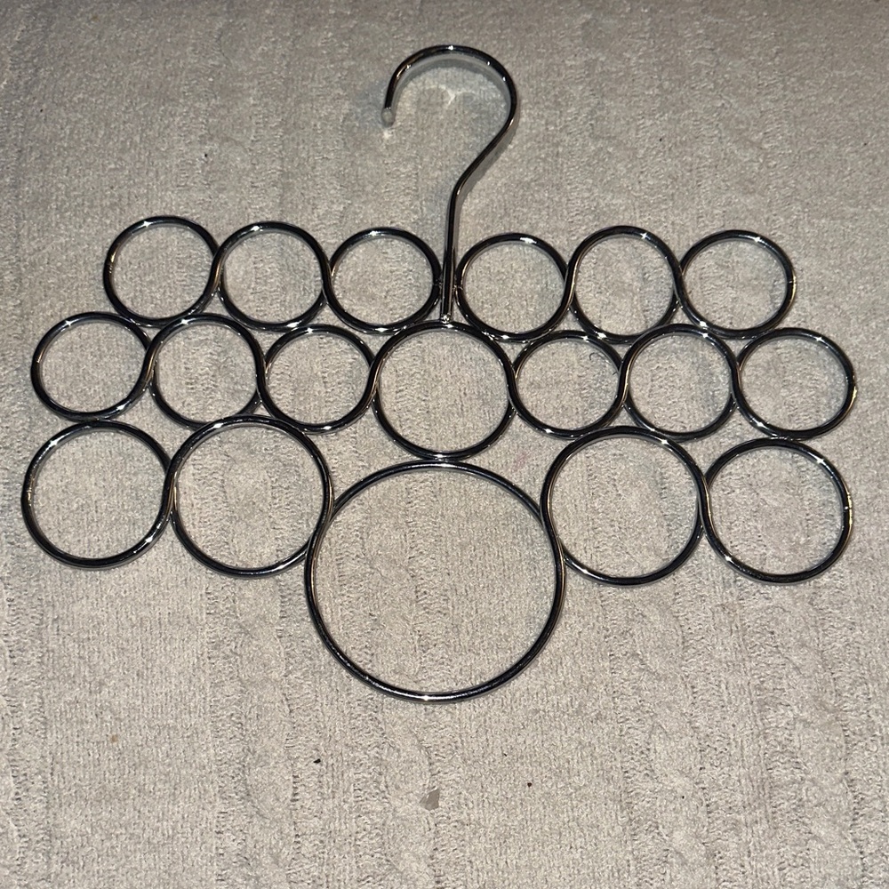 Source Unknown Silver Scarf Organizer